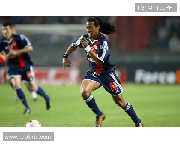 回顾历史足球传奇人物揭晓那些曾经辉煌的老球星们